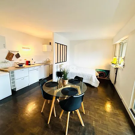 Tour Eiffel Versailles Apartment